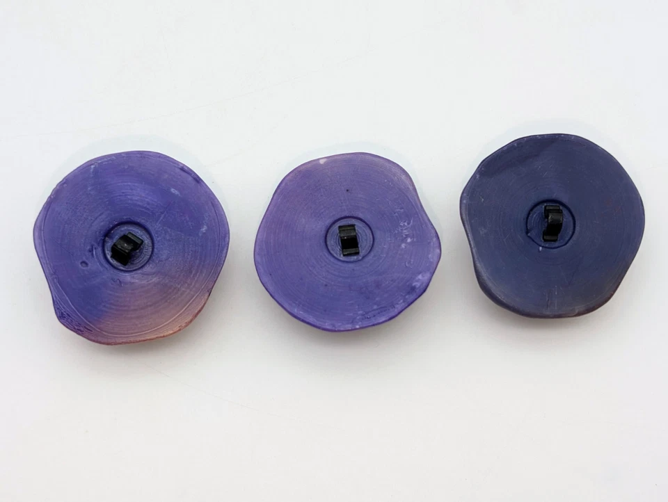 3 botones grandes de plástico funky moteado púrpura rosa asimétrico 1,25"  Foto 3 de 4