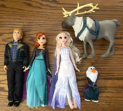 Disney Frozen 2 Amazon Exclusive Finale Doll Set -- Elsa Anna Kristoff Sven Olaf