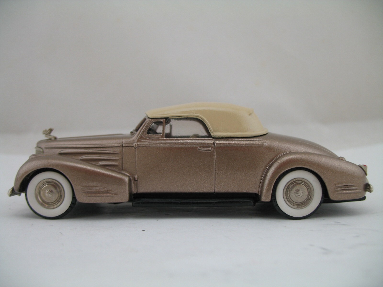 Brooklin Model Car BRK 14: 1940 Cadillac V16 Convertible Coupe 