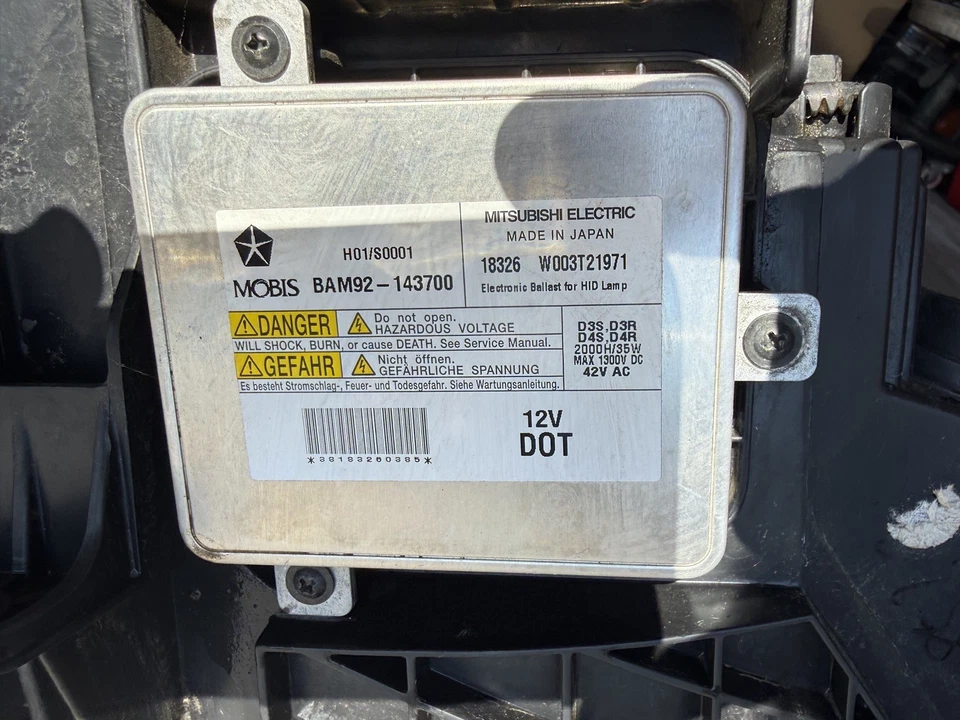 Faro HID de xenón del lado izquierdo del conductor Chrysler 300 2011-2014 con AFS OEM Foto 3 de 3