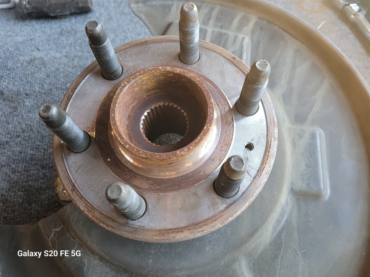 2010-2016 Cadillac SRX Spindle Knuckle Hub Front Left Driver Side