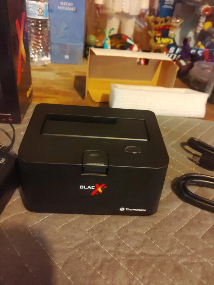 ThermalTake BlacX 2.5"/3.5"HDD eSATA USB 2.0 Hard Drive Docking Station 500 GB - Image 4 of 4
