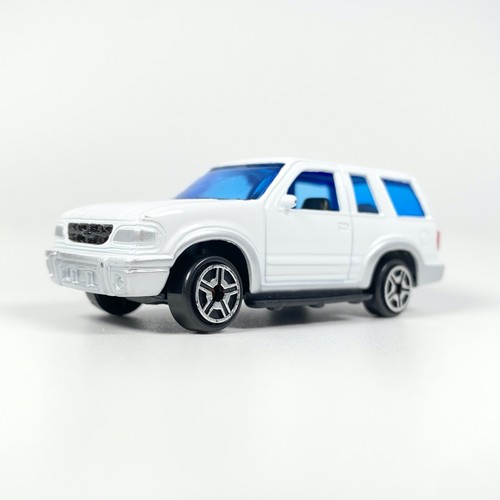 Raro coche diecast Maisto MotorMax blanco Ford Explorer SUV #6061, tinte azul 1:64 - Imagen 6 de 14