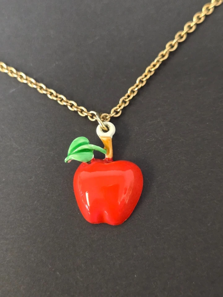 Cadena enchapada en oro amarillo Park Lane con colgante de manzana pintada + cadena de repuesto 16" Foto 2 de 4