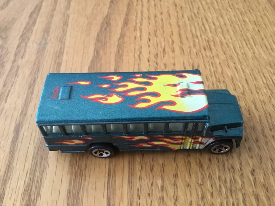 Autobús Mattel Hot Wheels Heat Fleet 1988 verde fundido a presión escala 1:64 llamas Foto 3 de 4