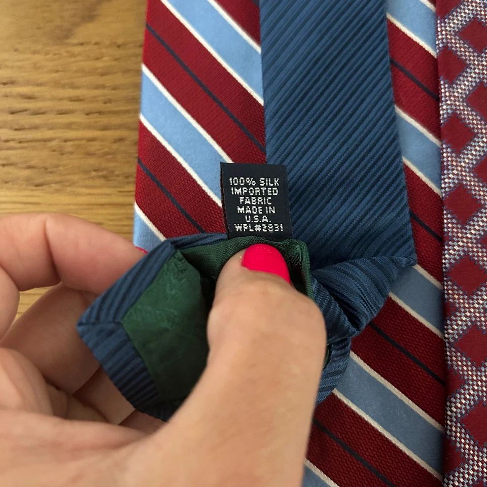 Corbatas vintage 100 % seda Tommy Hilfiger azules y rojas Preppy vacaciones formales Foto 4 de 4