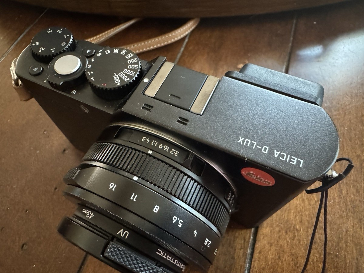 Leica D-LUX (Typ 109) + Original Leica Leather Case, Strap