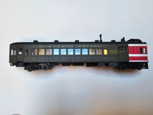 Walthers 932-6283 Northern Pacific #B-3 EMC Gas Electric - Picture 2 of 11