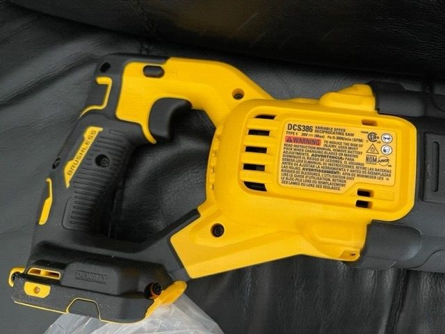 New Dewalt DCS386 20V MAX Brushless Reciprocating Saw with New Dewalt DCS386 20V MAX Brushless Reciprocating Saw with