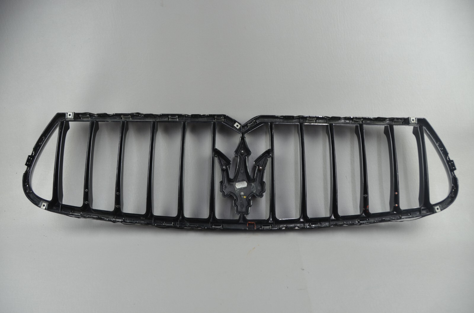 2014-2017 Maserati Ghibli Front Upper Radiator Grille 670011097 OEM 14 15 16 17