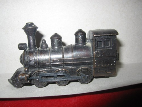 Vintage Miniature Die-Cast Metal Train Steam Engine Pencil Sharpener - Picture 2 of 11