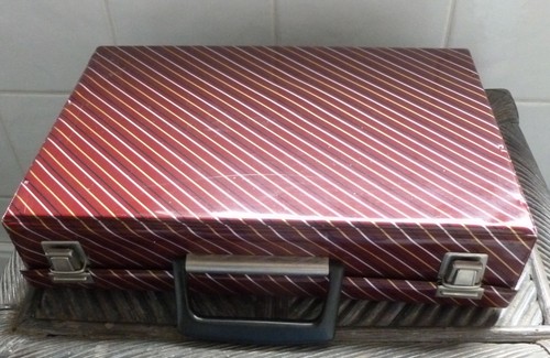 1 x Vintage Retro Burgundy Cassette Tape Storage Case which holds 32 cassettes