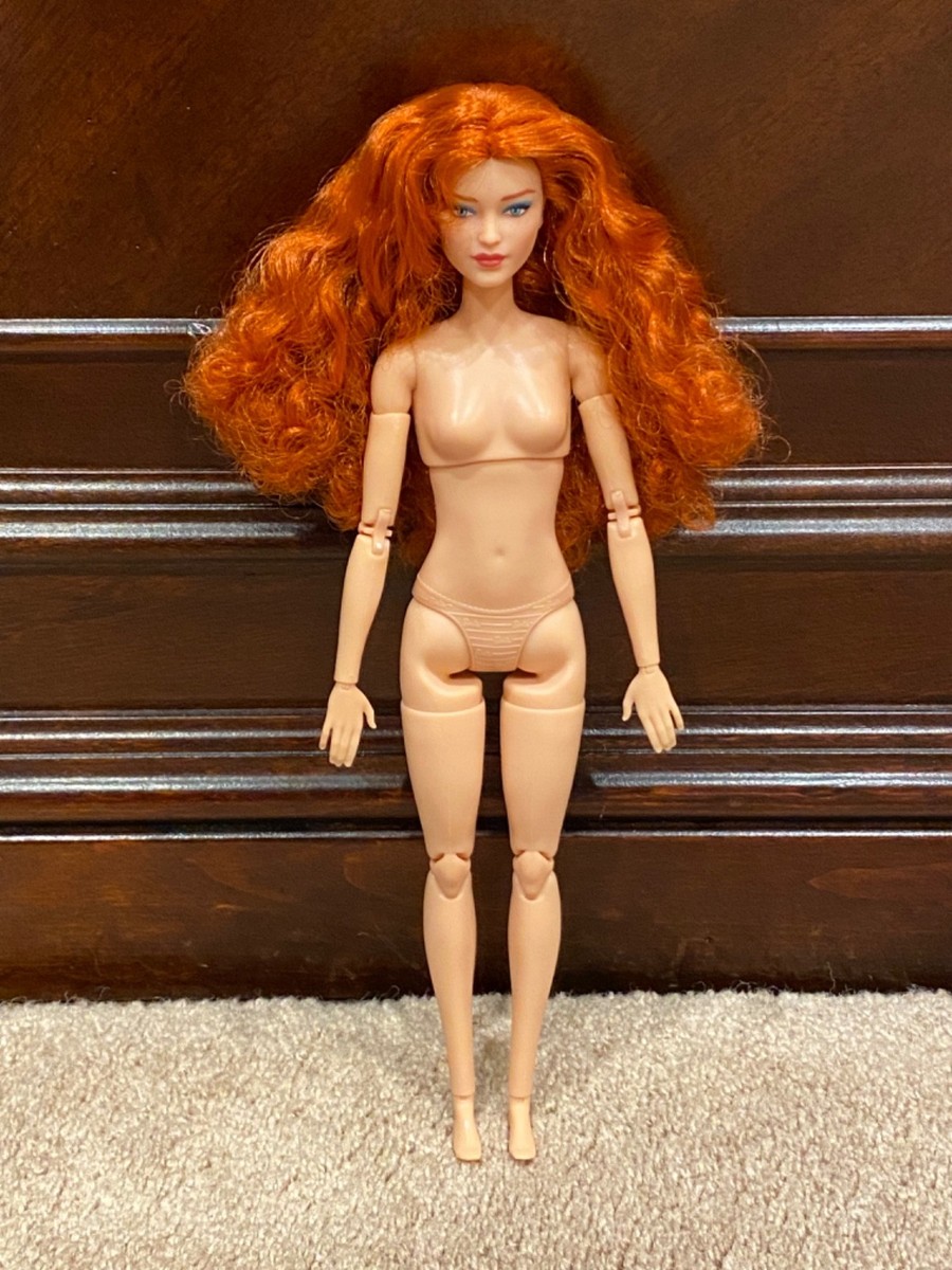 NEW_Barbie doll Signature Looks #13 2023 Victoria_Red Curly