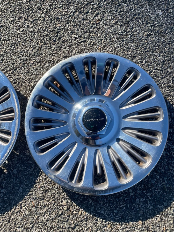Genuine 1994 to 1996 Chrysler Concorde LHS New Yorker 16 inch hubcaps - Image 4 of 4