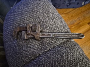 VINTAGE GENUINE 8" WALL WORTH STILLISON MONKEY PIPE WRENCH. MADE IN USA .