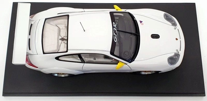 Autoart 1/18 Scale 77822 - Porsche 911 GT3R Upgraded Version - White - Image 4 of 4