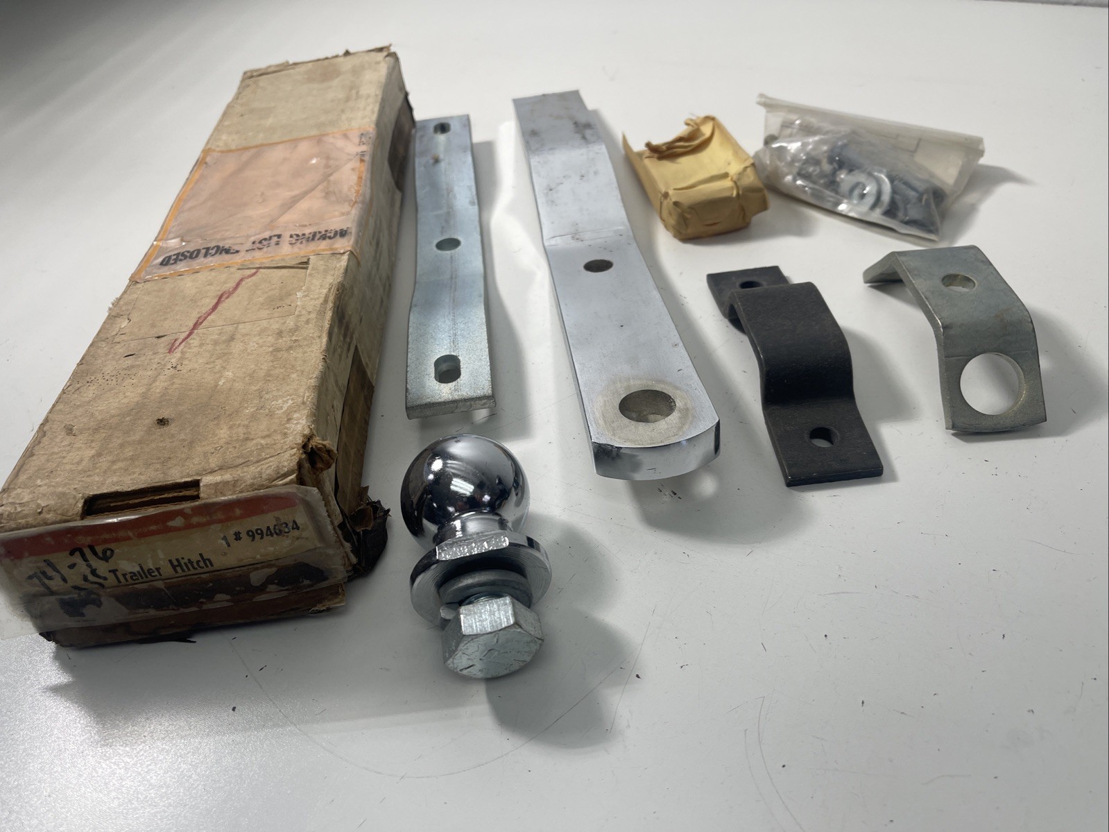 NOS 1974-76 Impala Caprice GM Accessory Trailer Hitch 994634  p3