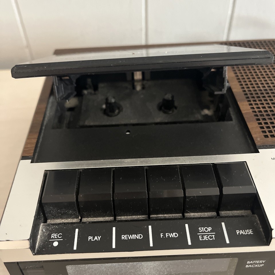 vtg-ge-model-7-4956b-am-fm-cassette-player-alarm-clock-radio-tested