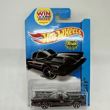 Hot Wheels TV Series Batmobile HW City 2014 #65/250 1955 Diorama Batman Returns