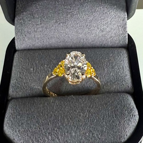 Bague de fiançailles IGI 2,50 CT ovale taille brillant diamant cultivé en laboratoire or jaune 14 carats - Photo 3 sur 13
