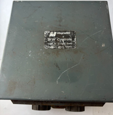 MAGNETEK BW CONTOLS 1500-C-L1-S4 LIQUID LEVEL CONTROL RELAY  W/ ENCLOSURE