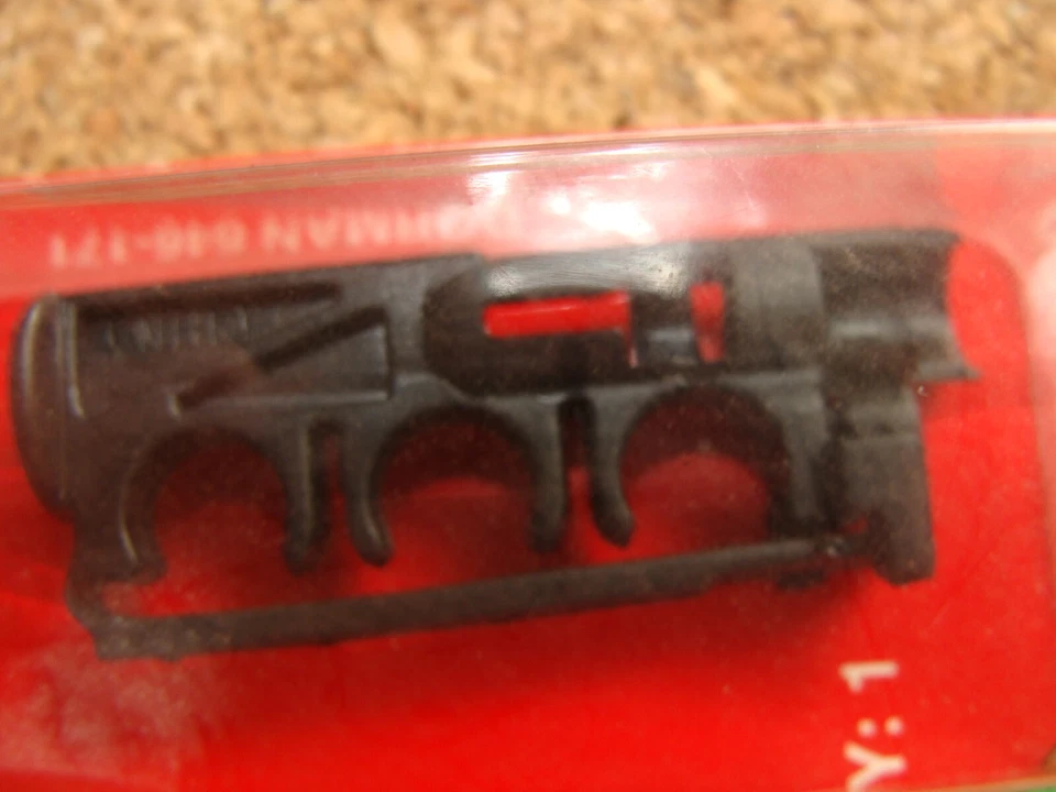 ford spark plug wire retainer clip Dorman 646-171 - Image 3 of 3