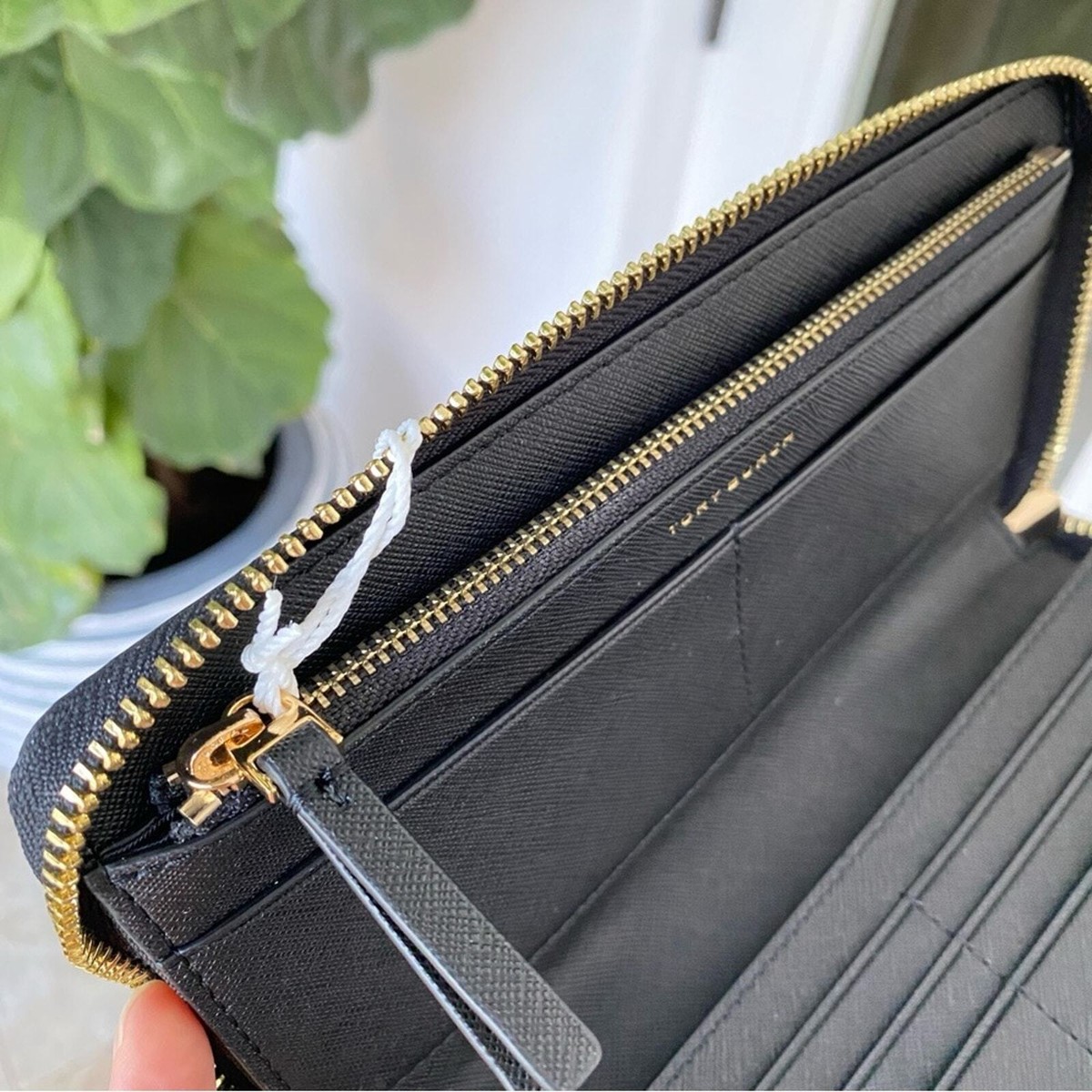 Tory Burch Emerson Wristlet Zip Continental Wallet In Black