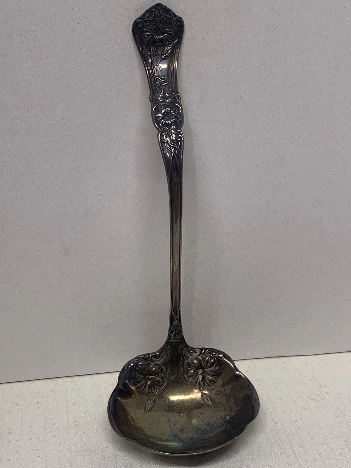 W M Rogers 1906 Grenoble Gloria 11” Ladle Curved Handle Tarnished