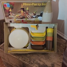 Tupperware 1980 Vintage Mini Party Set Cake-t...