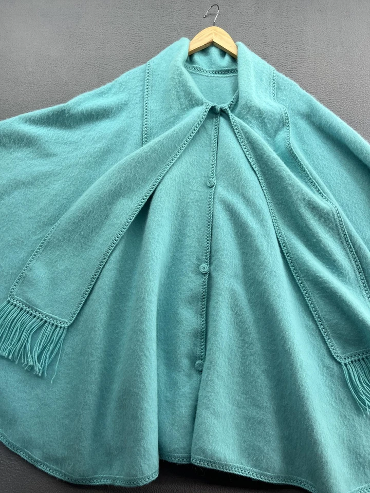 Poncho con capa de alpaca Ccahuantico para mujer talla única turquesa flecos botón ganchillo Foto 3 de 4
