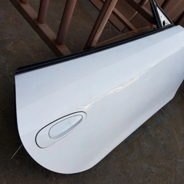 Carcasa puerta derecha pasajero blanca 99653101204 1999-2004 Porsche 911 Foto 4 de 4