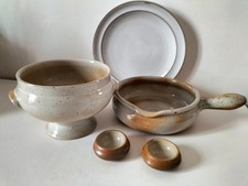 Ensemble de vaisselle de service et de cuisine en grès du Marais