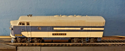 HO Scale  Kato Wabash  F9   Diesel locomotive no 1104