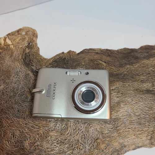 Nikon Coolpix LII Digital Camera Nikkon 3x Optical Zoom 6.2-18.6mm - Picture 3 of 9