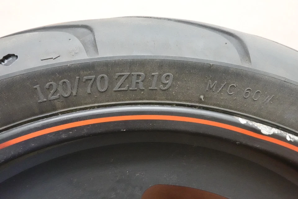 Llanta delantera especial Harley VRSCDX Night Rod 2007-2011 120/70 ZR19 Foto 4 de 4