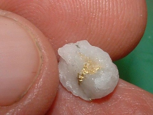 GOLD QUARTZ SPECIMEN .62 GRAM CALIFORNIA - Picture 2 of 4