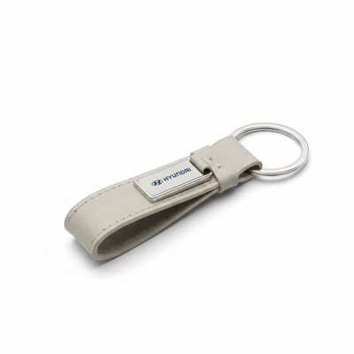 Original Hyundai Schlüsselanhänger mit Metalllogo beige