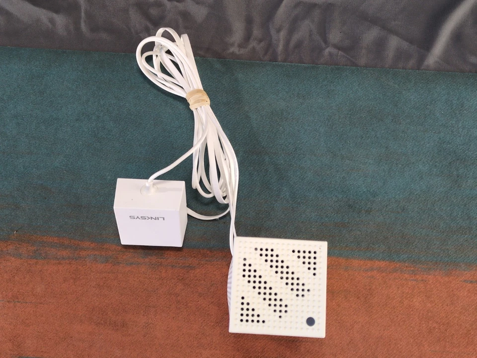 Linksys Velop WHW03 V2 Tri-Band Whole Home Wi-Fi System - Image 2 of 4