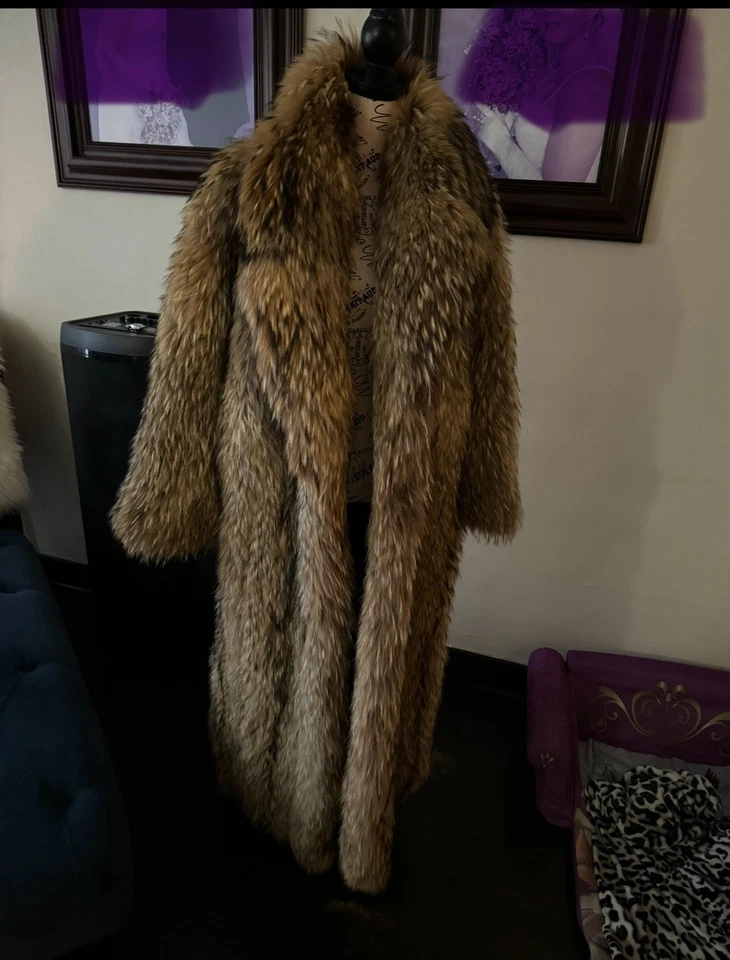 Raccoon Coat- Size XL/1X Full Length From The Chicago Fur Outlet Check Pics Info - Image 3 of 4