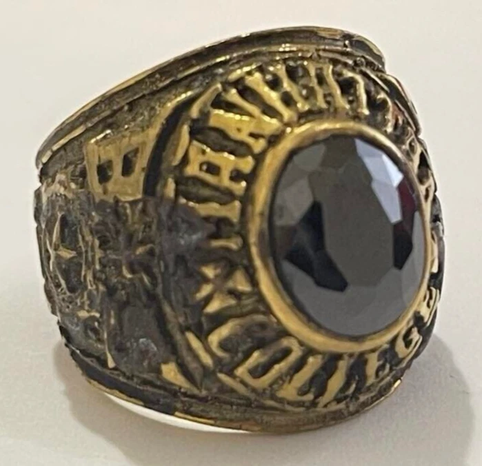 Manhattan college best sale ring