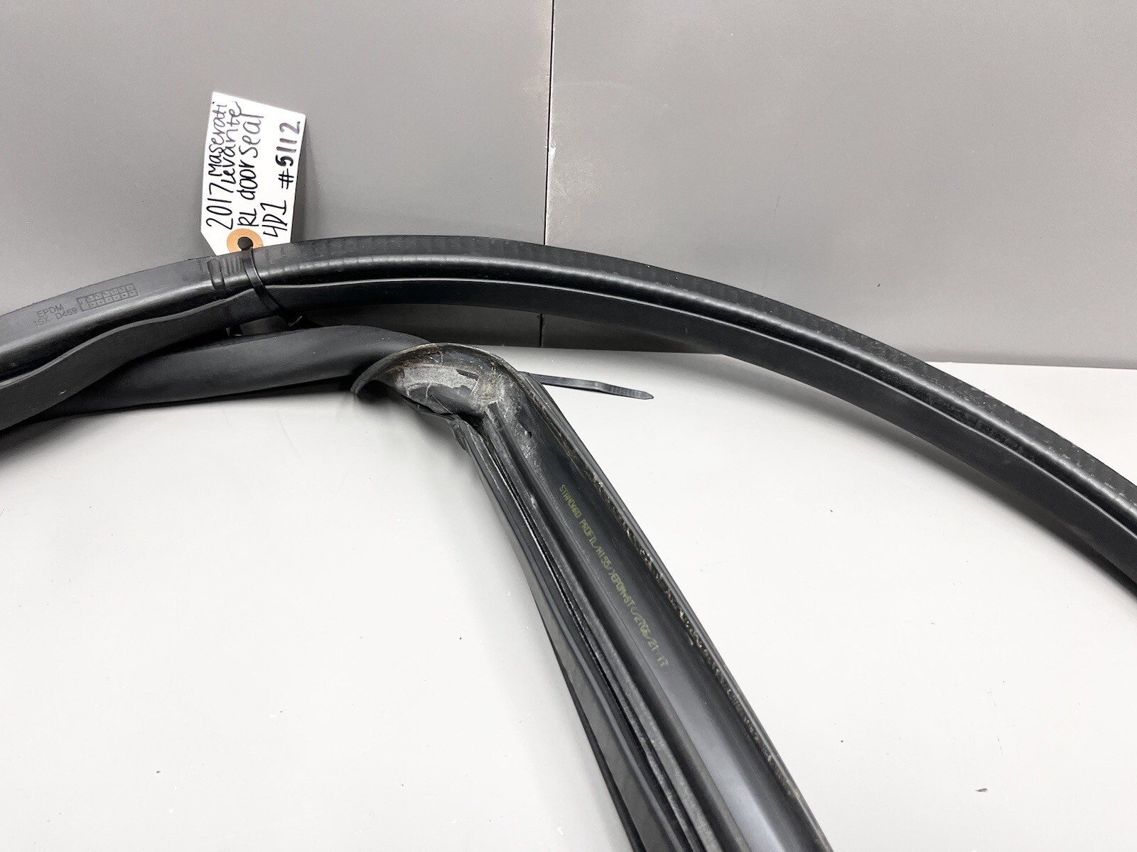 ⭐️2017-2020 MASERATI LEVANTE REAR LEFT SIDE DOOR BODY WEATHERSTRIP SEAL OEM