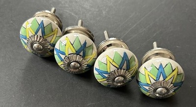 4er Set dekorative Keramik und Metall Knöpfe für Schränke oder Schubladen Neu