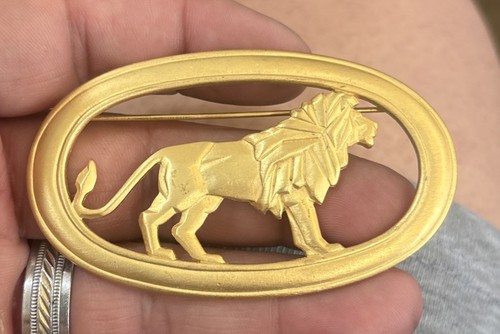 Vintage Jonette JJ GOLDTONE Art Deco Lion Oval Frame Brooch Pin