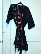 Women&rsquo;s Satin Kimono Robe Black/Pink Cocktail Graphic Print V-Neck Tie Belt