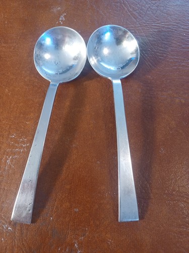  Two vintage International Sterling Silver Tablespoons with ingraved J (d2)  - Picture 1 of 9