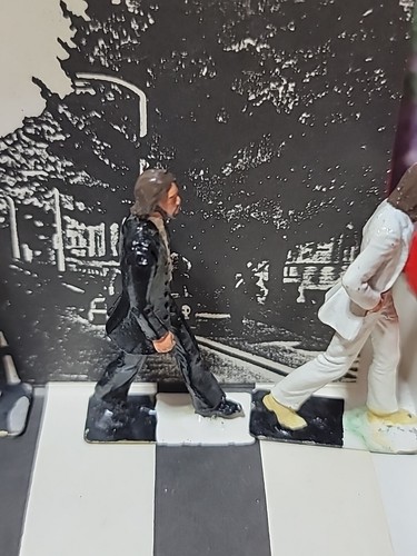 Juego de figuras vintage de peltre BEATLES ABBEY ROAD CROSSWALK con exhibición y caja original - Imagen 10 de 23