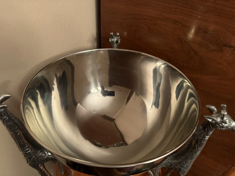 Centro de mesa grande de acero inoxidable con pedestal de 3 jirafas Foto 3 de 4