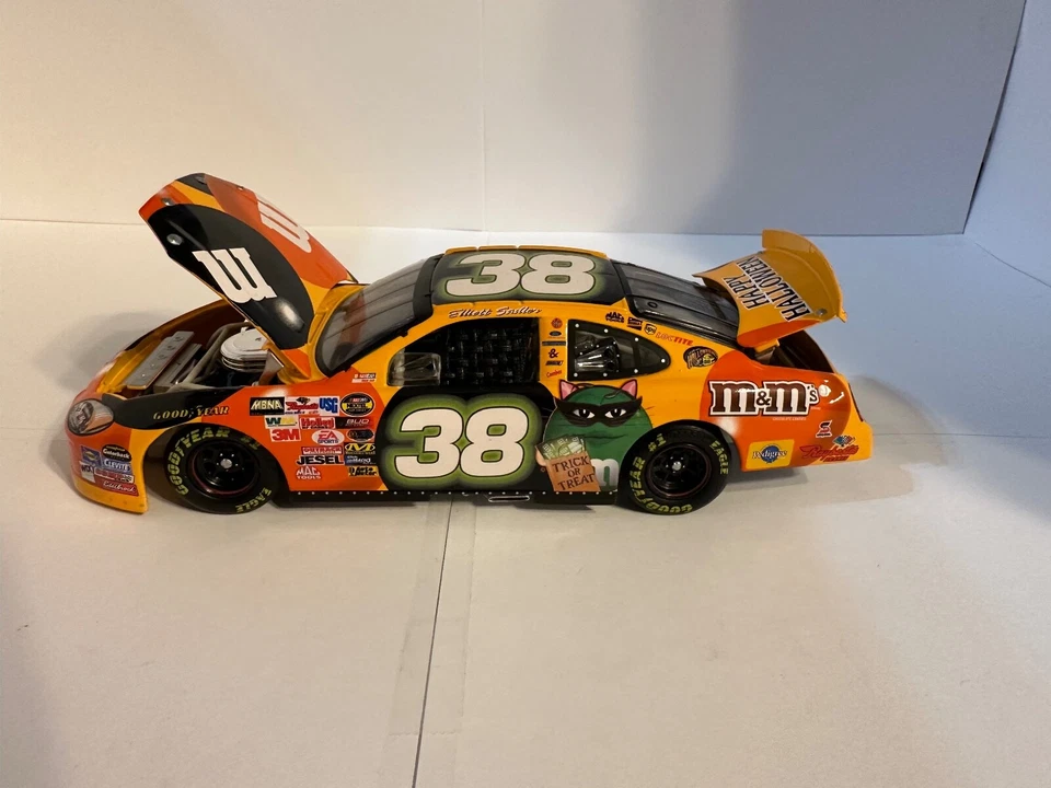 Elliot Sadler #38 M&M Halloween NASCAR - Image 3 of 4
