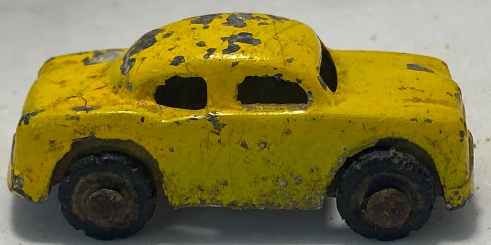 Mini auto Barclay 1951 Packard sedán amarillo Foto 3 de 4