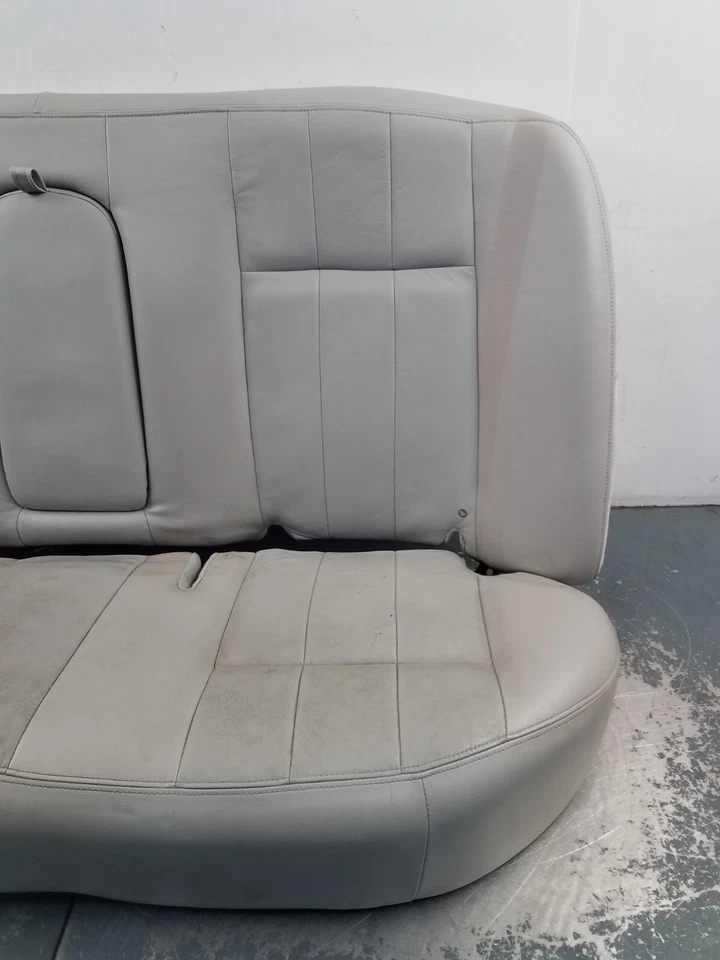 Grand Marquis/Corwn Vic Victoria 2004 asiento trasero de cuero #3420 E1 Foto 2 de 4